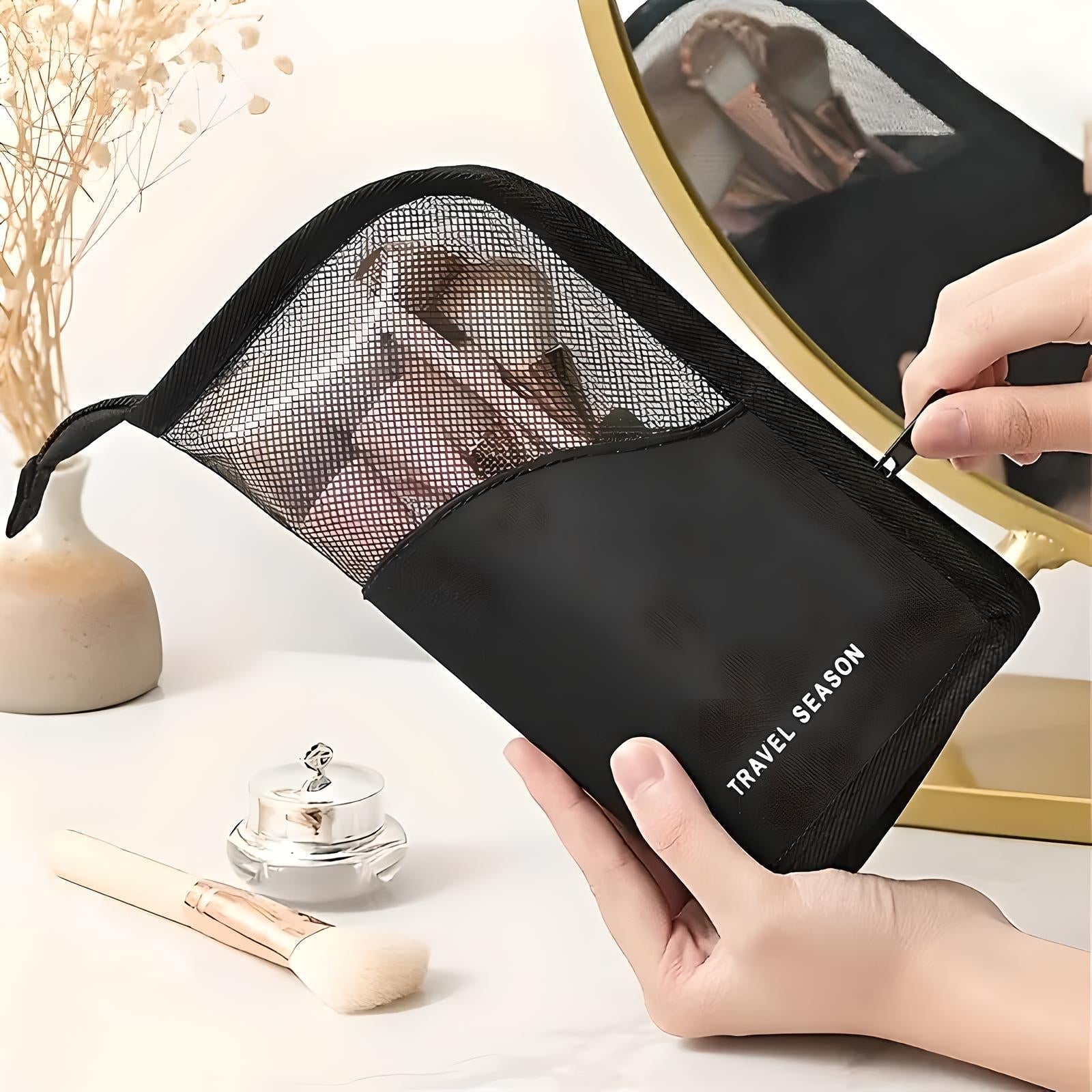 Scarlett | Kompakt und geräumig gestaltetes Make-up-Täschchen