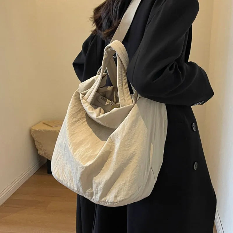 Luna | Große Kapazität Multi-Pocket Nylon Umhängetasche