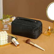 Camila | Floral geprägte und geräumige Aufbewahrungskosmetiktasche