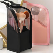 Scarlett | Kompakt und geräumig gestaltetes Make-up-Täschchen