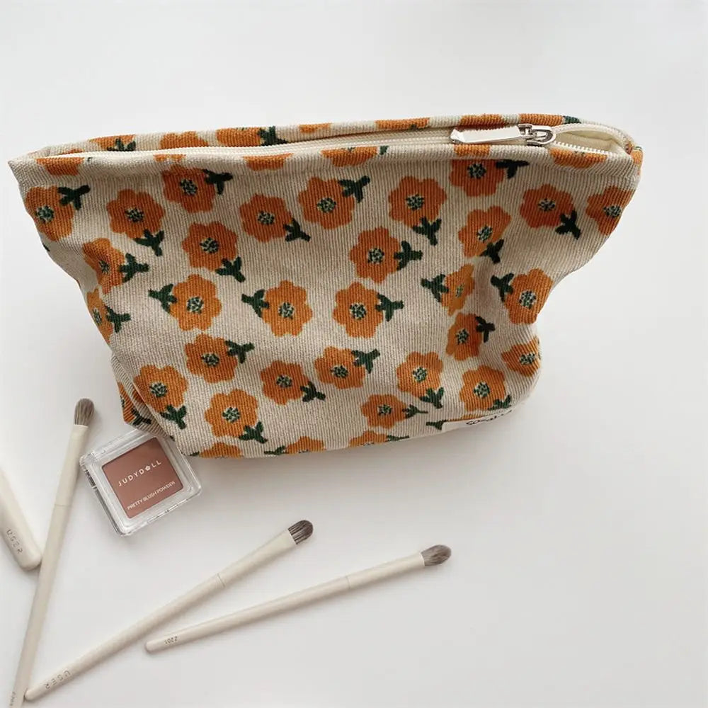 Ella | Preppy Floral Waffelcord Kosmetiktasche