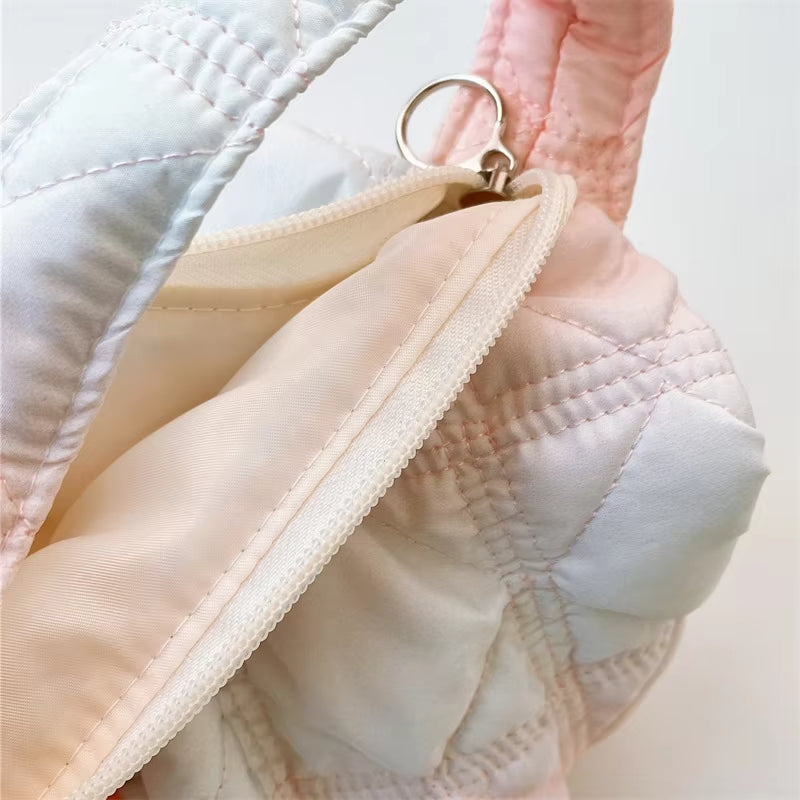 Lilia | Stylische und kompakte gesteppte Kosmetiktasche