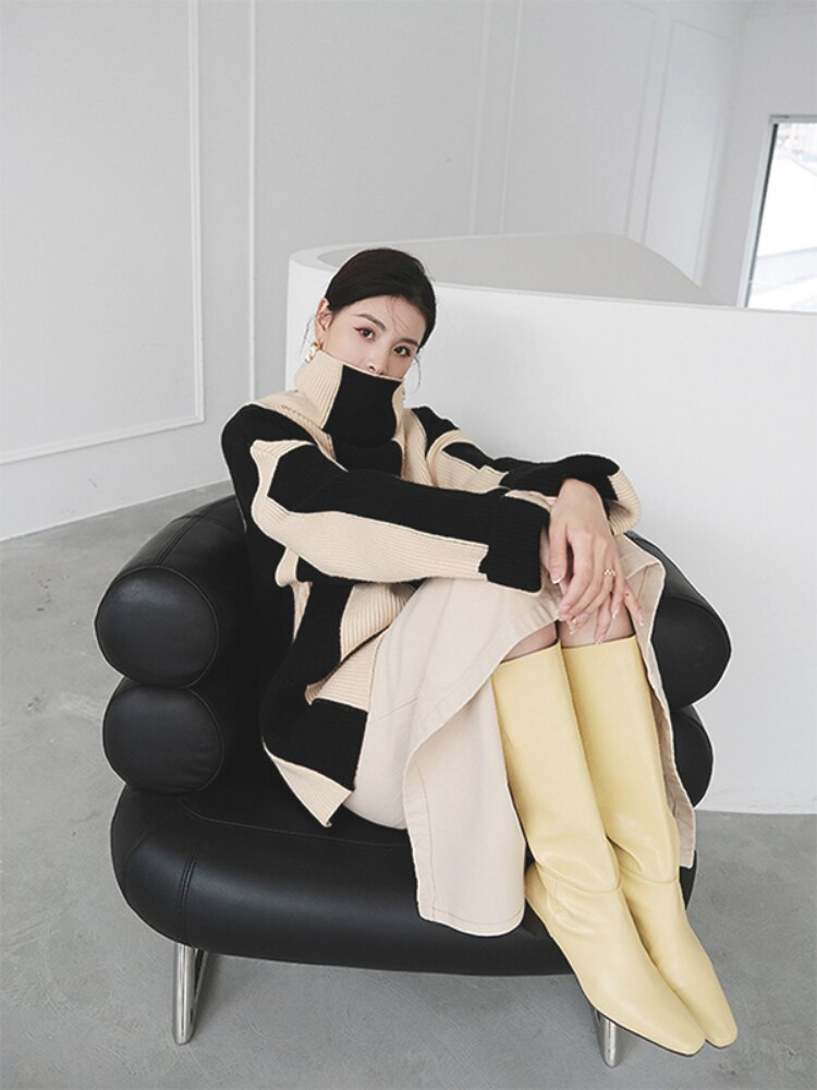 Claire | Großer Pullover mit Hohem Kragen und Farbblockdesign