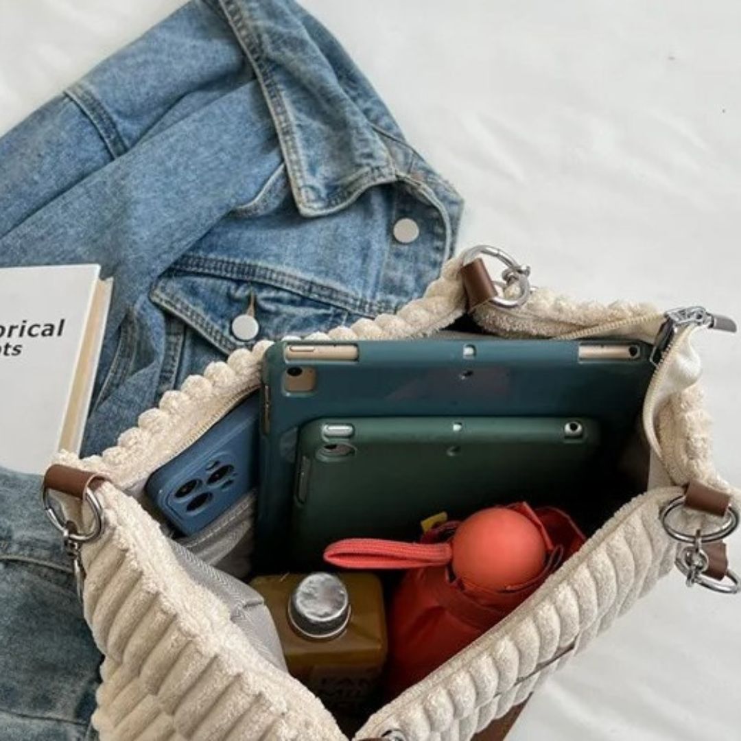 Yana | Stylische Schultertasche mit modernem Design