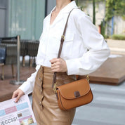 Emma | Schicke Leder Umhängetasche mit Klappe