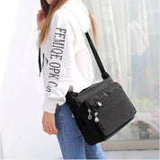 Maya | Leichter Multi-Taschen Nylon Crossbody Messenger Reisetasche