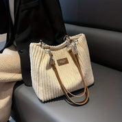 Yana | Stylische Schultertasche mit modernem Design