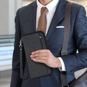 Zayla | Wasserdichte Reisepasshülle mit Handgelenkband