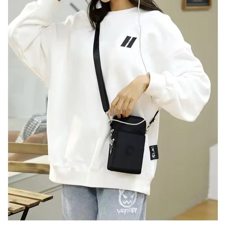 Lena | Kleine wasserdichte Nylon Umhängetasche