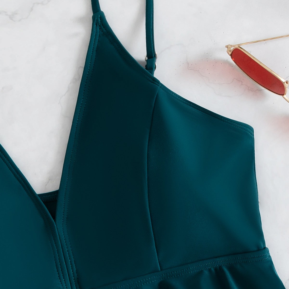 Avani - Eleganter Faltenbadeanzug für Damen mit perfekter Passform 2