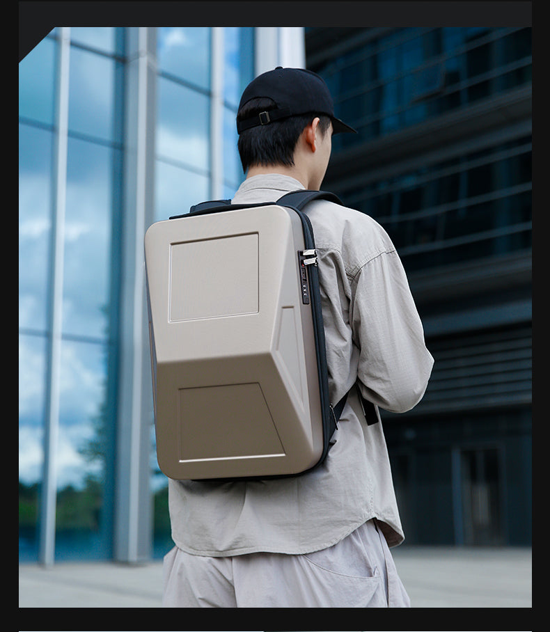 BANGE Erweiterbarer Anti-Diebstahl-Hartschalen-Rucksack mit USB-Anschluss und Organizer 4