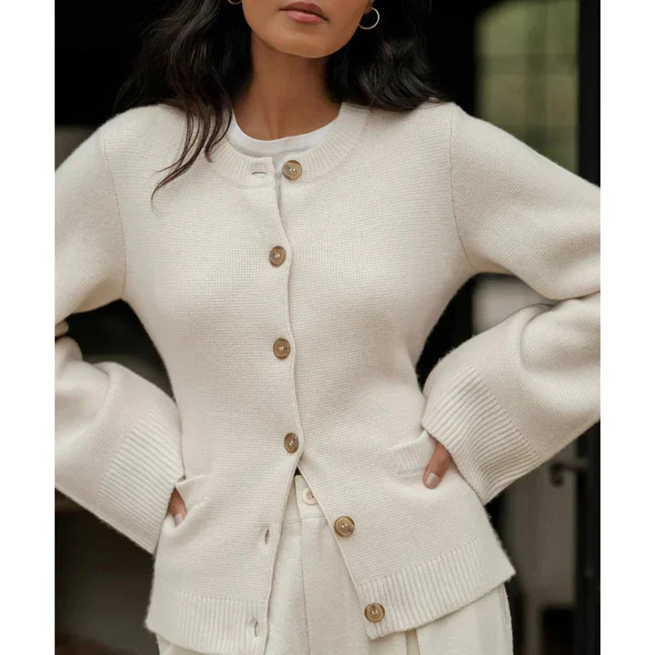 Lisa | Figurschmeichelnde Strickjacke – Ein Unverzichtbares Basic für Jede Saison