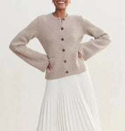 Lisa | Figurschmeichelnde Strickjacke – Ein Unverzichtbares Basic für Jede Saison