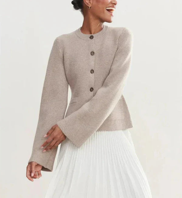 Lisa | Figurschmeichelnde Strickjacke – Ein Unverzichtbares Basic für Jede Saison