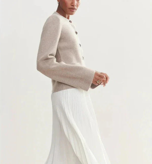 Lisa | Figurschmeichelnde Strickjacke – Ein Unverzichtbares Basic für Jede Saison