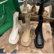 EefjesBoots I Stiefel mit hohem Plateau und breiter Spitze für Damen 1