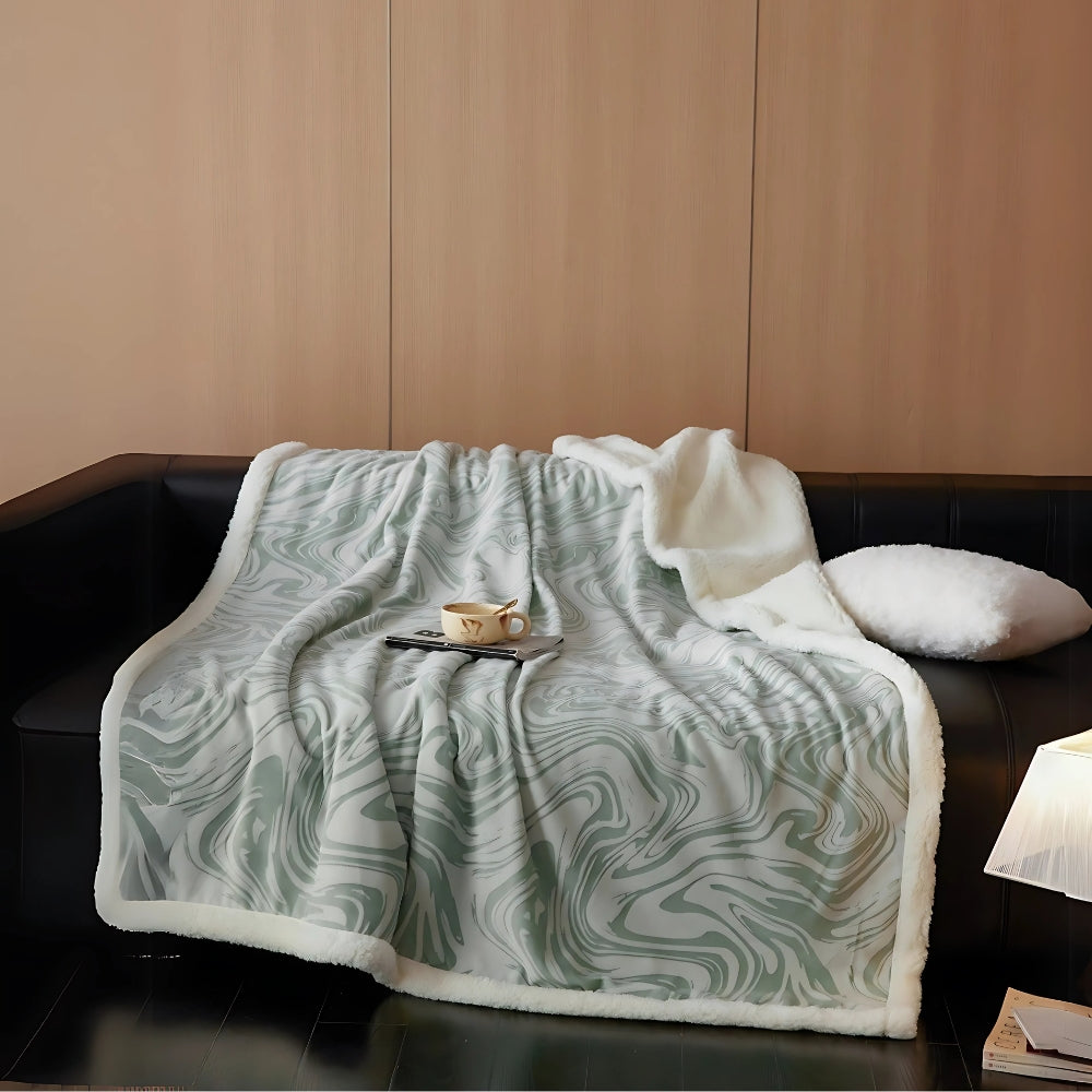 Elegante Snuggle Decke für Damen mit Marmorwirbel-Design aus Berberfleece 2