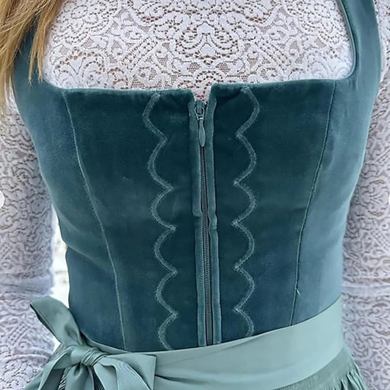 Elegantes Vintage-Dirndlkleid für Damen im Oktoberfest-Stil 1