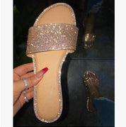 Lia | Glitzernde Slipper – Funkelnd durch den Tag