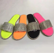 Lia | Glitzernde Slipper – Funkelnd durch den Tag