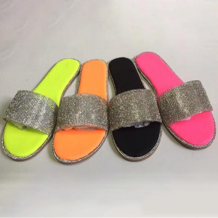 Lia | Glitzernde Slipper – Funkelnd durch den Tag