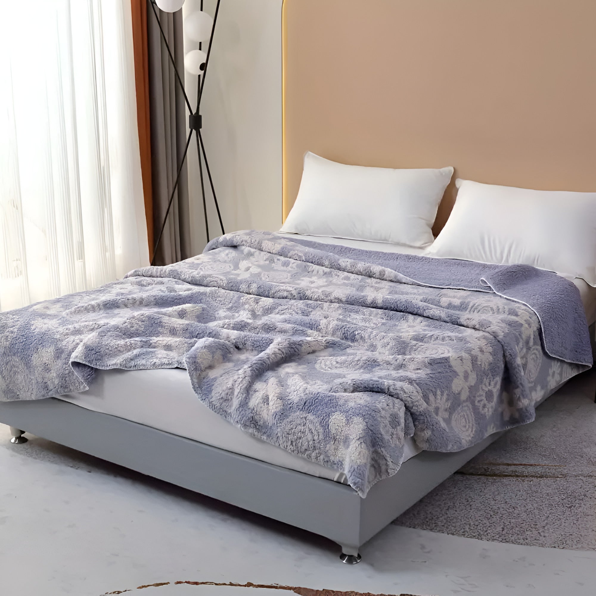 Kuscheldecke für Zuhause aus Mikrofaser mit wendbarem Design in Lavendel 0