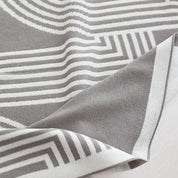 Kuscheldecke für Zuhause mit geometrischem Muster aus hochwertigem Strickstoff 5