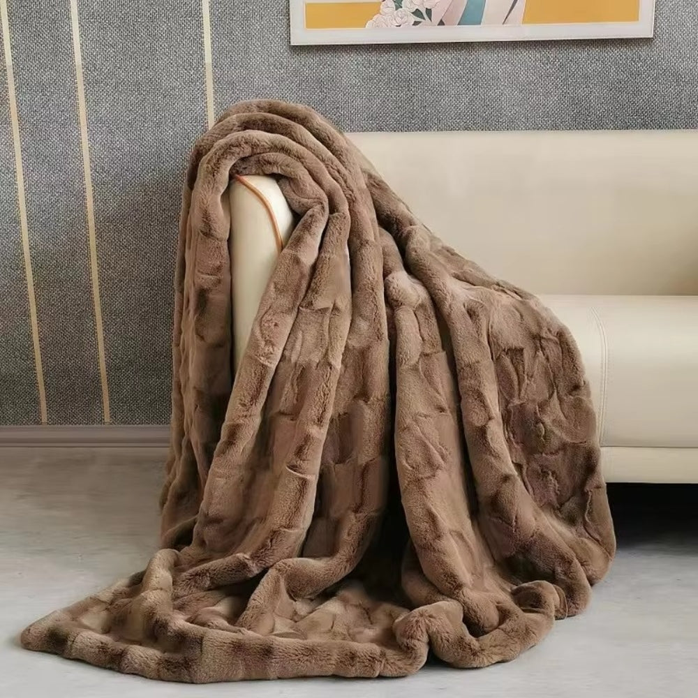 Kuschelige Faux Fur Decke für ultimativen Komfort und Wärme 0