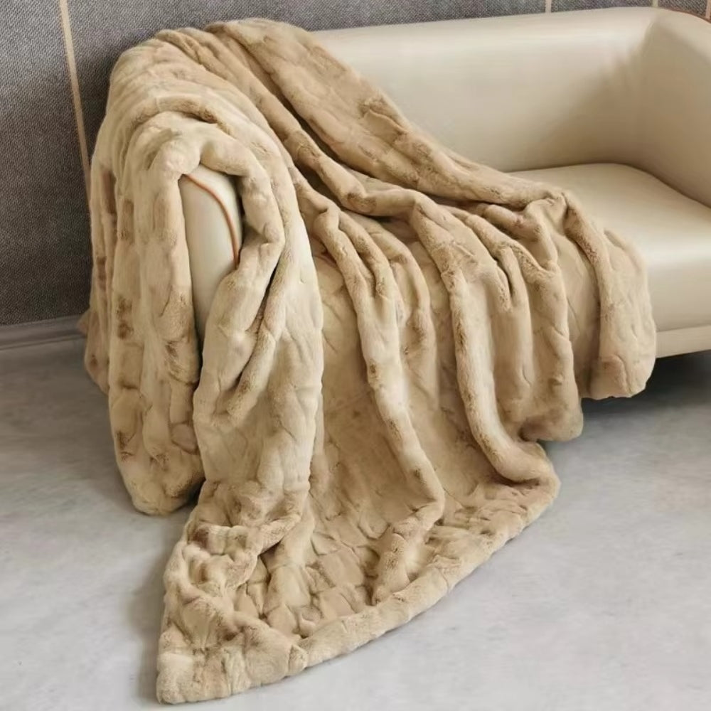 Kuschelige Faux Fur Decke für ultimativen Komfort und Wärme 1