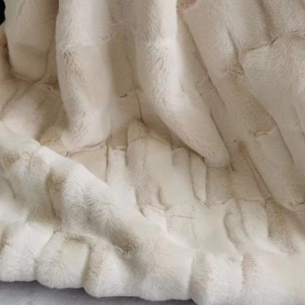 Kuschelige Faux Fur Decke für ultimativen Komfort und Wärme 8