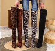 Lea Kniestiefel | Neben Schwarz auch in einzigartigen Animalprints erhältlich 1