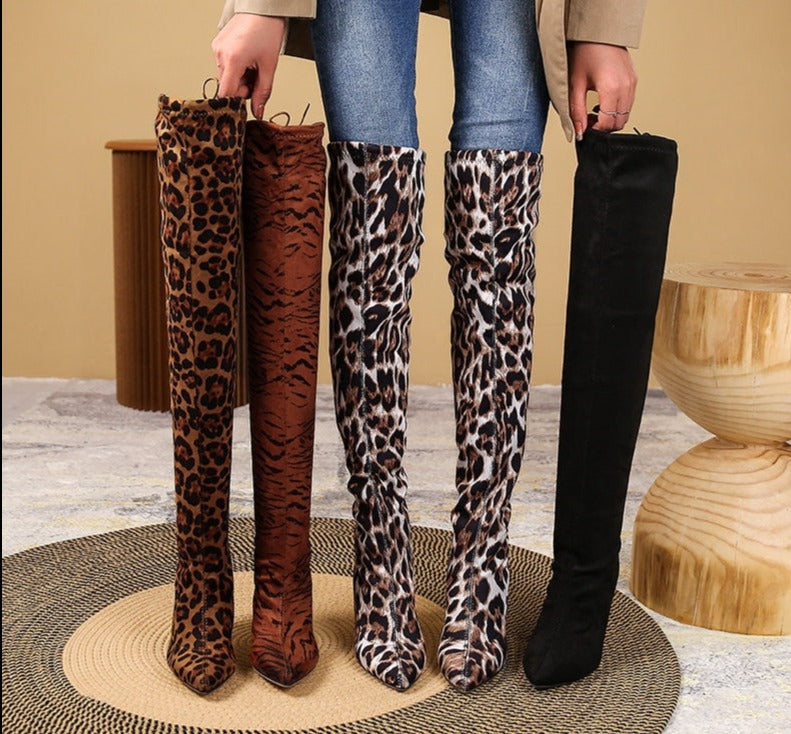 Lea Kniestiefel | Neben Schwarz auch in einzigartigen Animalprints erhältlich 1