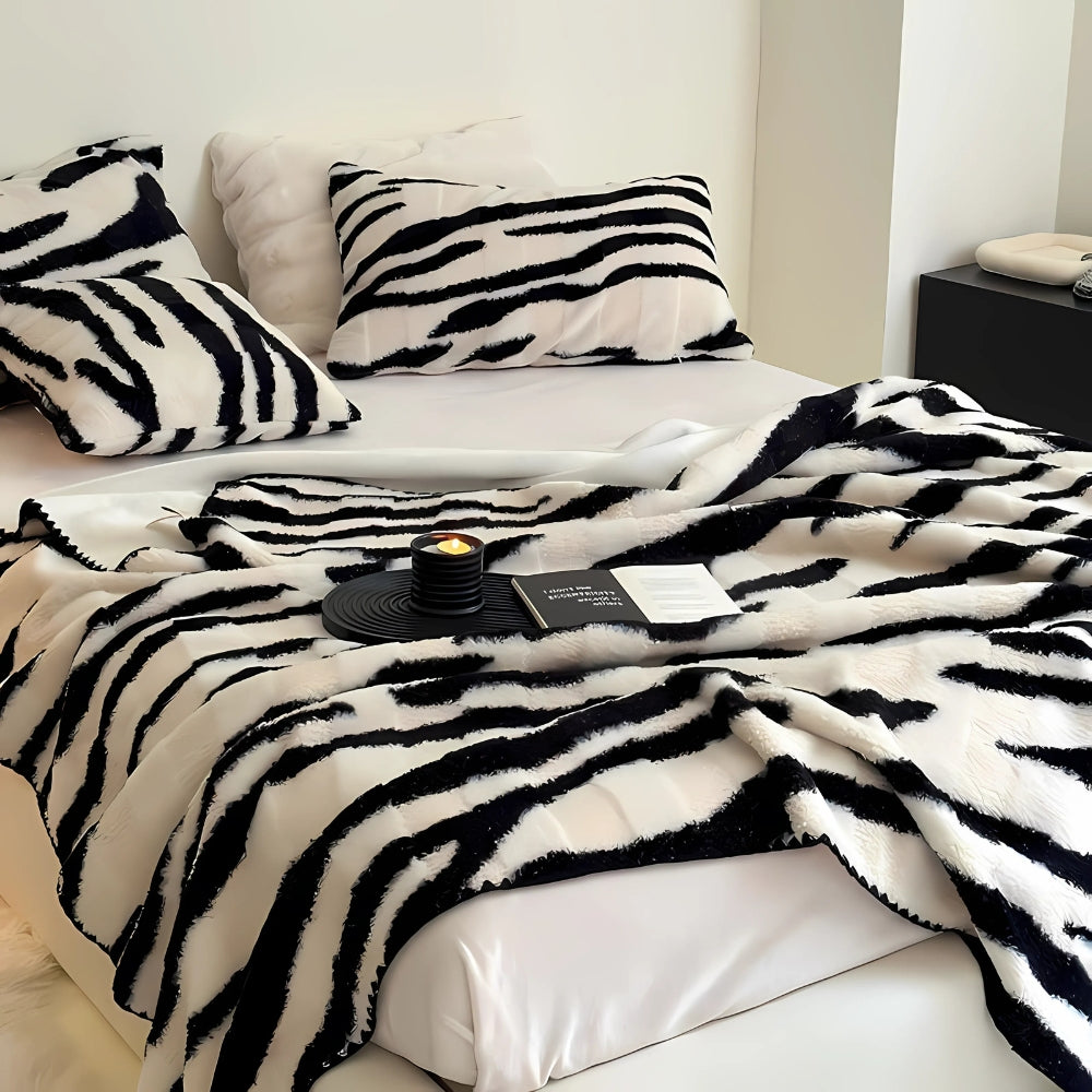 Luxuriöse Zebra Print Fleece Decke für Gemütlichkeit und Stil 0