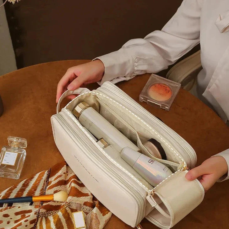 Sienna | Elegantes und geräumiges Reise-Kosmetik-Accessoire