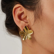Jemilia | Elegante Vintage-Blumenohrringe aus Metall in Gold