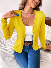 Dione | Leichte und Stilvolle Damenstrickjacke mit Knöpfen