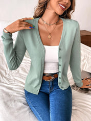 Dione | Leichte und Stilvolle Damenstrickjacke mit Knöpfen