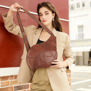Sophie | Damentasche aus Leder in Blattform als Crossbody-Schultertasche