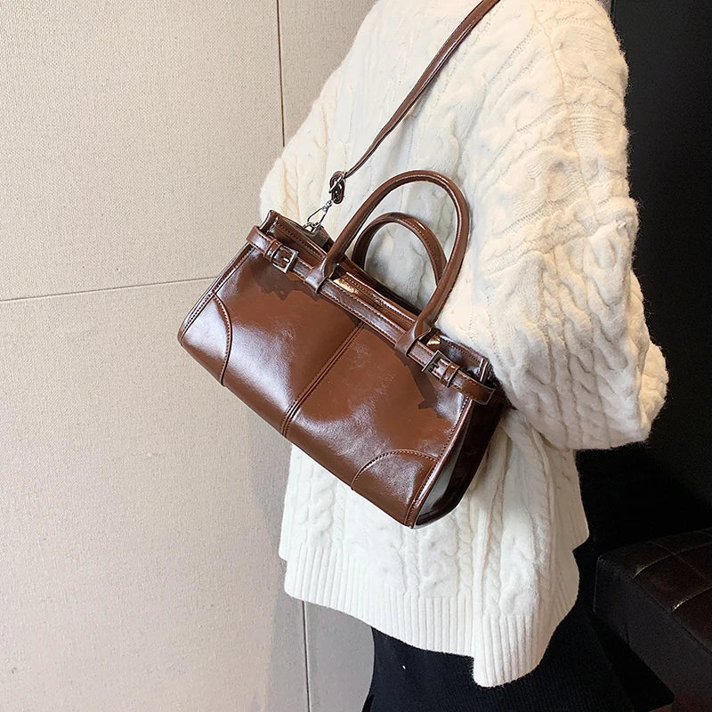 Clara | Große Retro Leder Umhängetasche