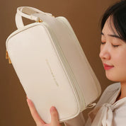 Sienna | Elegantes und geräumiges Reise-Kosmetik-Accessoire