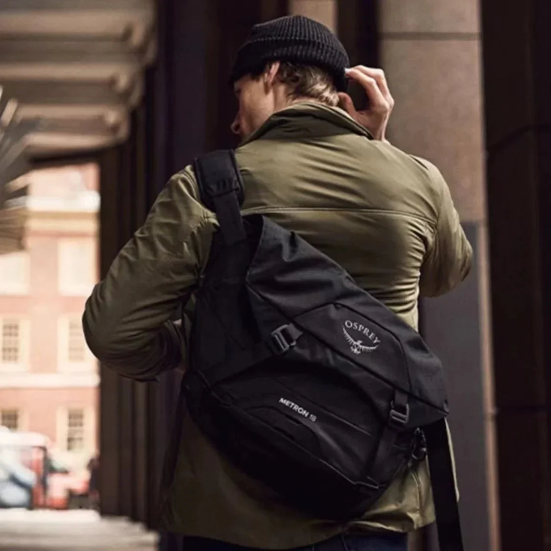 Dylan | Urban Umhängetasche Reisetasche mit Hi-Vis Regenhülle