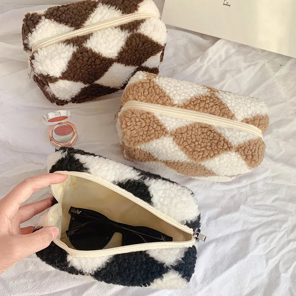 Jazmine | Kariertes weiches Plüsch-Make-up-Täschchen