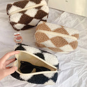 Jazmine | Kariertes weiches Plüsch-Make-up-Täschchen