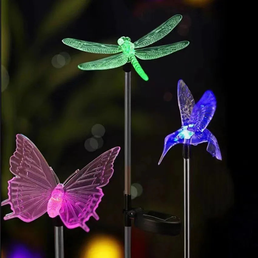 Solar Gartenlampe mit Buntkolibri, Schmetterling und Libelle – Wetterfestes, Umweltfreundliches Design für Charmante Außenbeleuchtung 1
