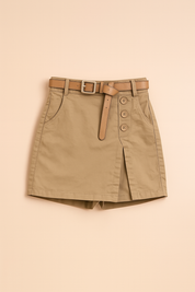 Suzy High -Waisted Shorts und ein dekorativer Gürtel 4
