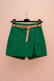 Suzy High -Waisted Shorts und ein dekorativer Gürtel 5