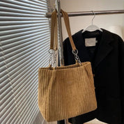 Yana | Stylische Schultertasche mit modernem Design