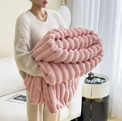 UltraDreams Luxus-Flauschdecke – weich, warm und stilvoll 5