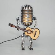 Vintage -Metallmikrofonroboter mit Gitarrenlampe 0