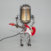 Vintage -Metallmikrofonroboter mit Gitarrenlampe 6